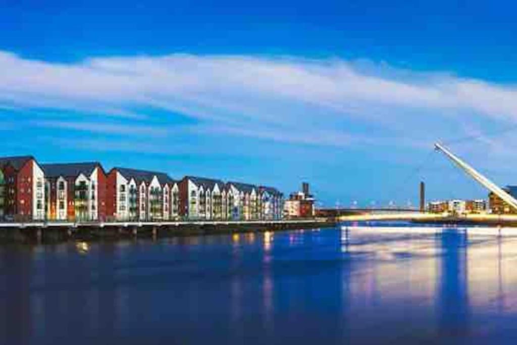 Luxury 2 Bedroom Waterfront Apartment With Balcony Newport  Exteriér fotografie