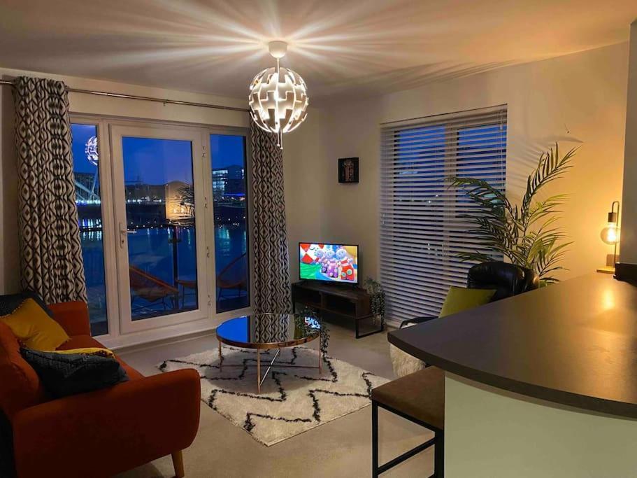 Luxury 2 Bedroom Waterfront Apartment With Balcony Newport  Exteriér fotografie