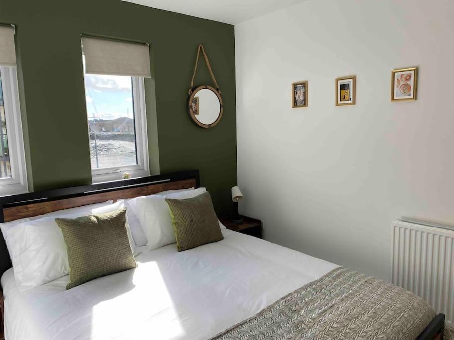 Luxury 2 Bedroom Waterfront Apartment With Balcony Newport  Exteriér fotografie