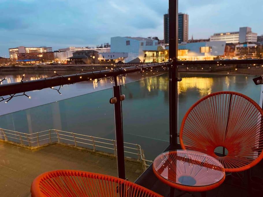 Luxury 2 Bedroom Waterfront Apartment With Balcony Newport  Exteriér fotografie