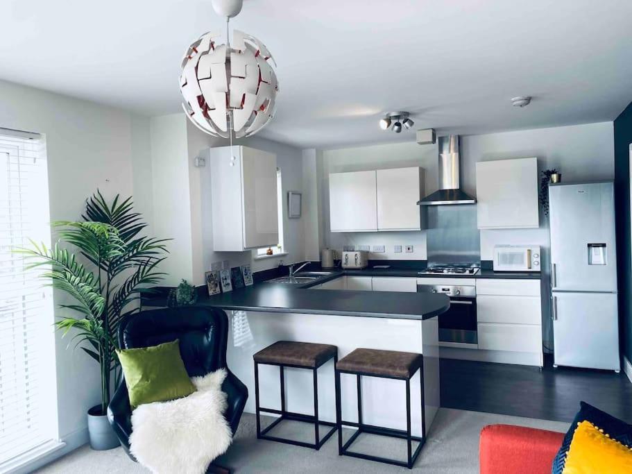 Luxury 2 Bedroom Waterfront Apartment With Balcony Newport  Exteriér fotografie