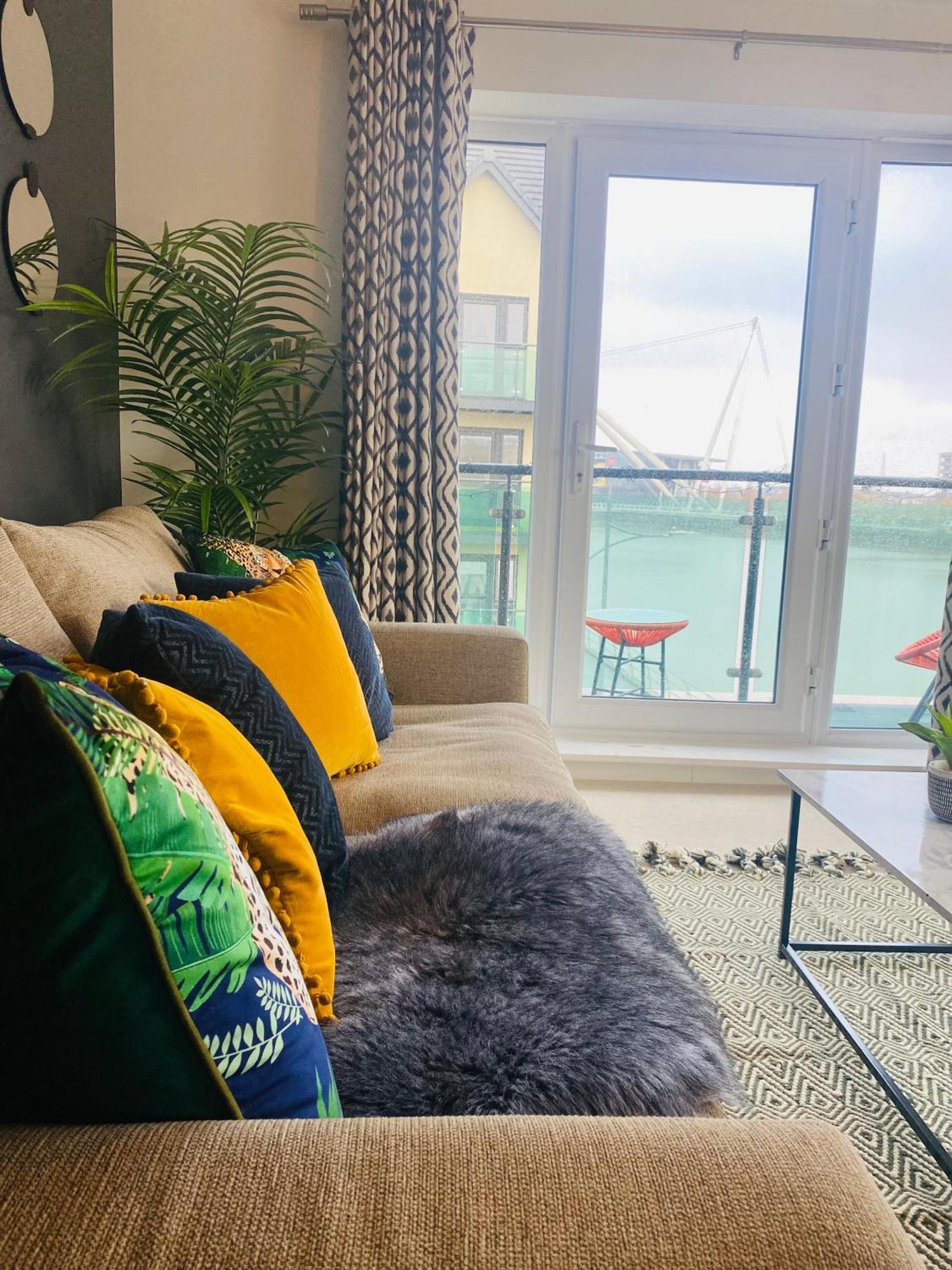 Luxury 2 Bedroom Waterfront Apartment With Balcony Newport  Exteriér fotografie